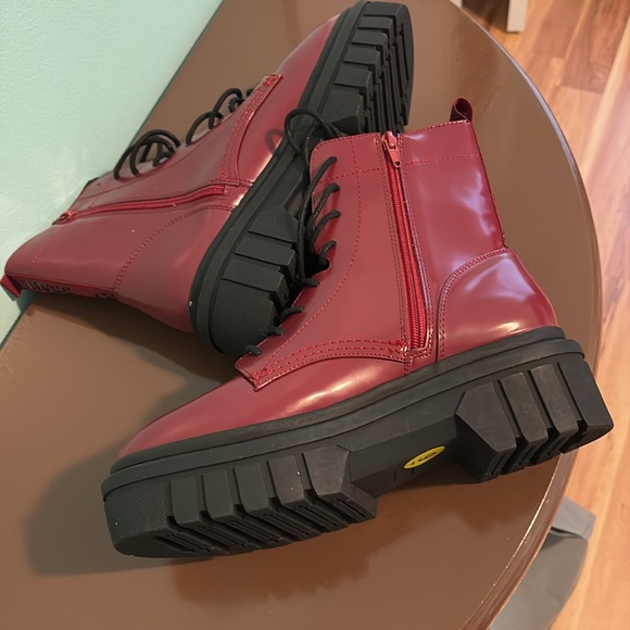 Guess Lug sole combat boots Woman’s size 9 $40 - Picture 5 of 6